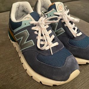 EUC Men’s New Balance Sneakers